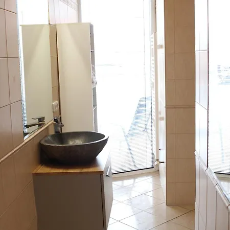 Kukucinova * Pozsony